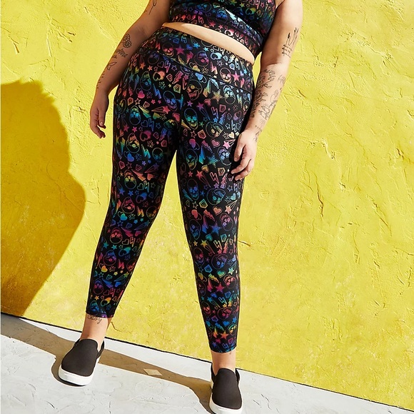 NWT torrid active rainbow skull high rise crop legging, hearts, stars, 1X - Picture 2 of 16